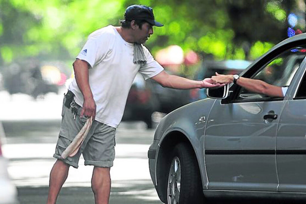 LA PROHIBICIÓN DE CUIDACOCHES YA ES LEY